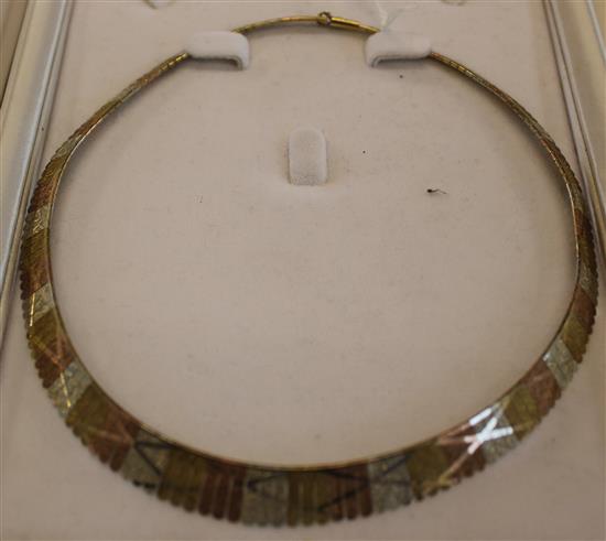 Three-colour gold 9ct necklet with engraved baton links